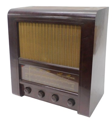 Lot 945 - A mid 20thC Bakelite cased Radio Rentals model...