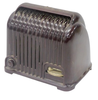 Lot 949 - A mid 20thC Bakelite cased Sobell Sobellette...