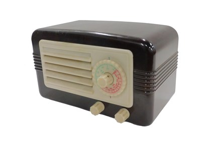 Lot 966 - A mid 20thC Bakelite cased Travler model 5022...