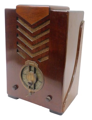 Lot 979 - A mid 20thC walnut cased Mid West Corp radio,...