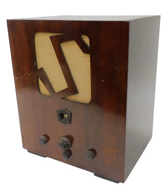 Lot 986 - A mid 20thC Art Deco style walnut cased radio,...