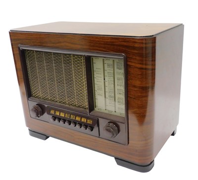 Lot 993 - A mid 20thC walnut cased Marconi 882 table...