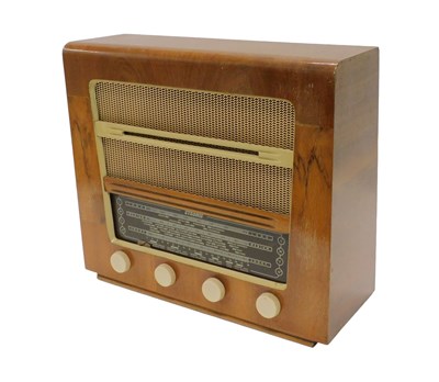 Lot 994 - A mid 20thC walnut cased Etronic radio, model...