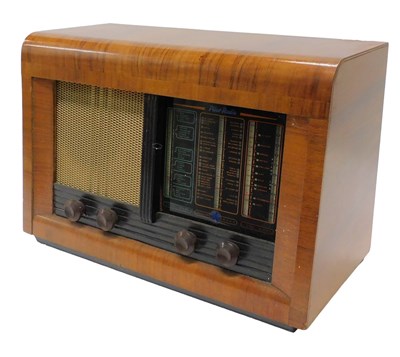 Lot 1002 - A mid 20thC walnut cased Mariner radio, 35cm...