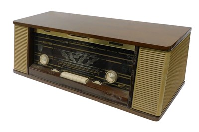 Lot 1003 - A 20thC Ampli B1 Reverbeo radio, 26cm high....