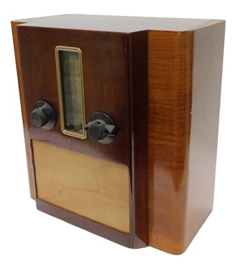 Lot 1012 - A mid 20thC walnut cased Murphy A48 radio,...