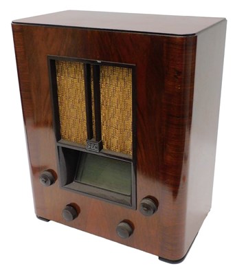 Lot 1015 - A mid 20thC walnut cased GEC Superhet DC AC...