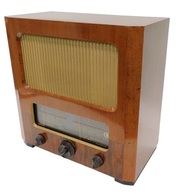 Lot 1016 - A mid 20thC walnut cased G Marconi style radio,...