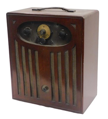 Lot 878 - A mid 20thC walnut cased Melo-Set London radio,...