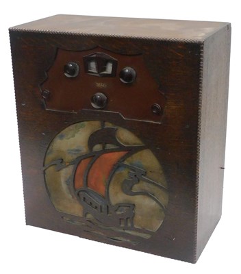 Lot 880 - A mid 20thC oak cased Lissen radio, with front...
