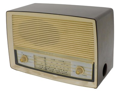 Lot 890 - A mid-20thC Ekco model U332 radio, part...