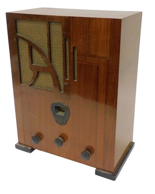 Lot 892 - A mid 20thC walnut cased radio, on squat feet,...