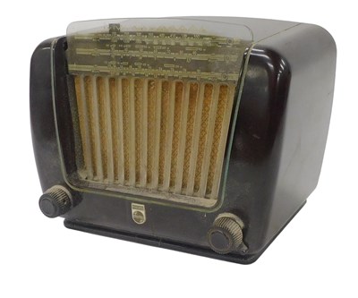 Lot 893 - A mid 20thC Philips NRC4130 Bakelite cased...