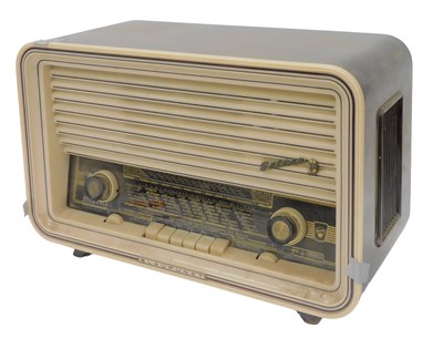 Lot 896 - A mid 20thC Blaupunkt 3D radio, in part walnut...