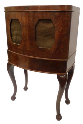 Lot 900 - A 1930s Art Deco McMichael radio receiver, in...