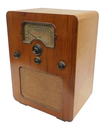 Lot 914 - A mid 20thC walnut cased Cossor Melody Maker...