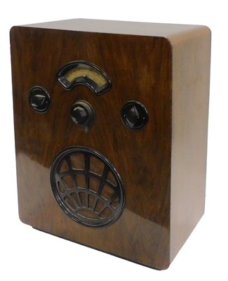 Lot 916 - A 1930s walnut cased PYE model G radio...