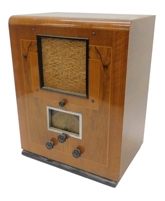 Lot 919 - A mid-20thC walnut cased Alba R&A...