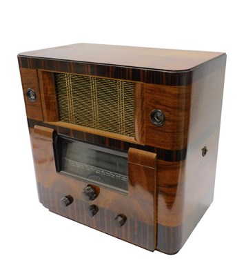 Lot 1022 - A mid 20thC walnut cased G Marconi valve radio,...