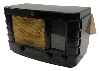 Lot 1033 - A mid 20thC Bakelite cased Philips radio...