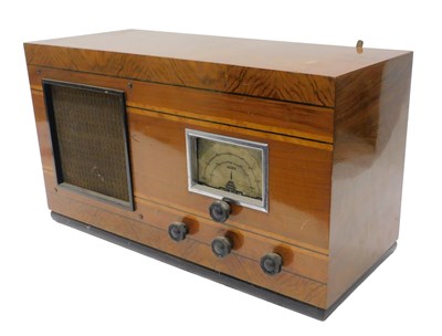 Lot 1038 - A mid 20thC walnut cased Alba valve radio,...