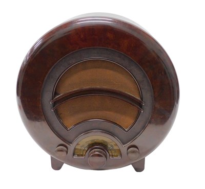 Lot 1039 - A mid 20thC Bakelite cased Ekco all electric...