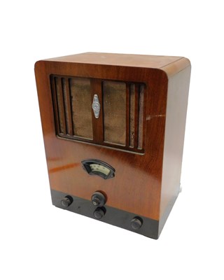 Lot 1045 - A mid 20thC walnut cased Cossor Melody Maker...