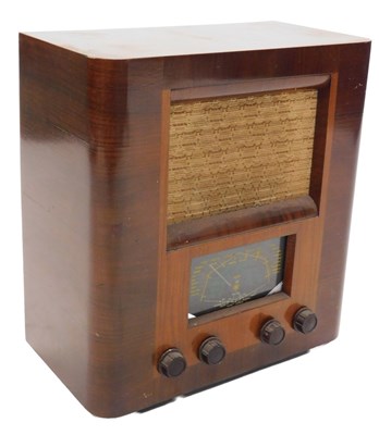Lot 1048 - A mid 20thC walnut cased Pye valve radio,...