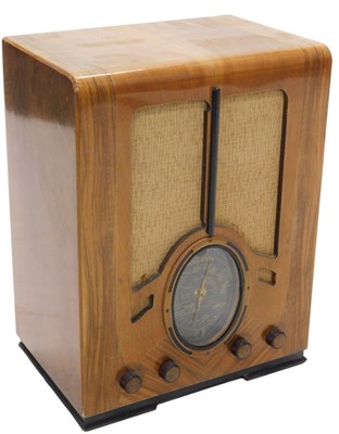 Lot 1051 - A mid 20thC walnut cased Ferguson 502AC radio,...