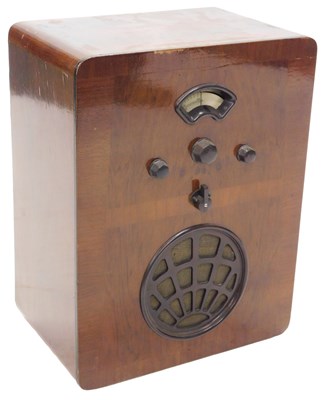 Lot 1052 - A mid 20thC walnut cased McMichael Super...