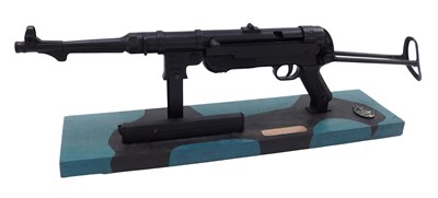 Lot 1114 - A metal replica German MP40 gun, on plinth...