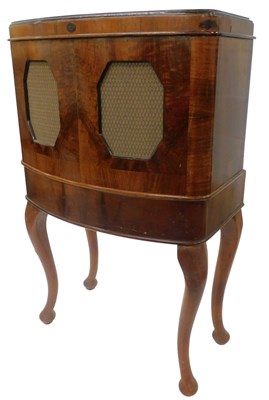 Lot 900a - A 1930s Art Deco McMichael model 135 radio...