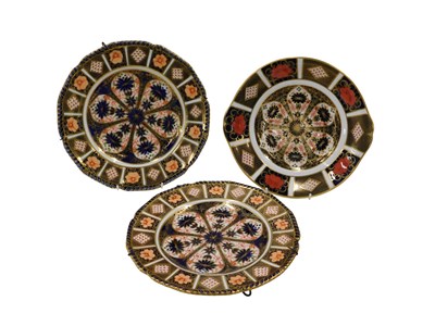 Lot 1125 - A Royal Crown Derby Imari 1128 plate, 26cm...