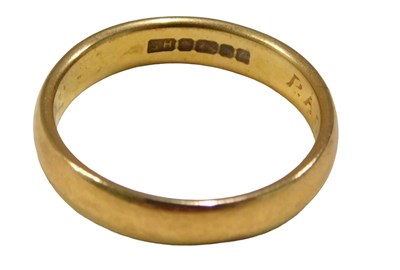 Lot 1154 - A 22ct gold wedding band, ring size N, 4.8g.