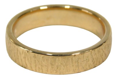 Lot 321A - A 9ct gold wedding band, of textured design,...
